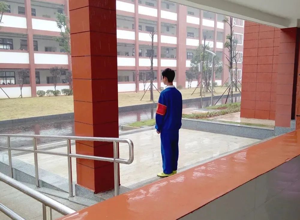 厉害！这所学校有魔力，老师是细节控，学生是自律狂！