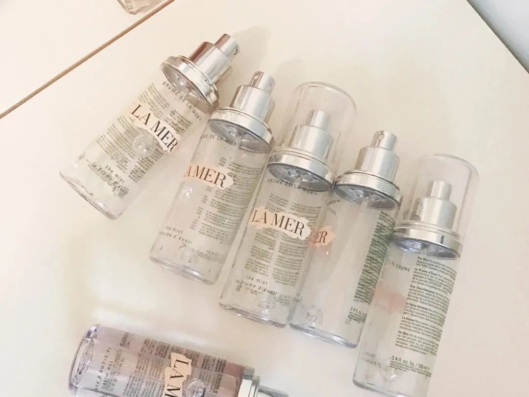 大家都在追《三十而已》,我却偷偷看了看她的化妆台