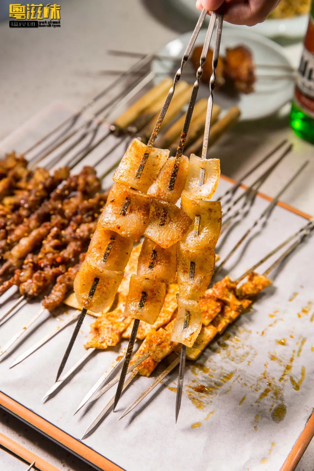 火爆全网的东北烧烤店,东北火的烧烤店