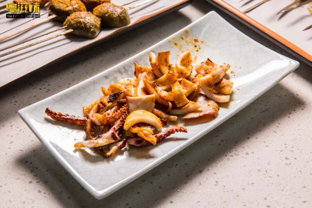 火爆全网的东北烧烤店,东北火的烧烤店