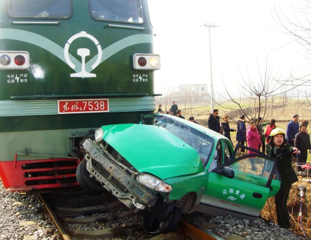 抗洪英雄陈陆一路走好,抗洪英雄陈陆烈士