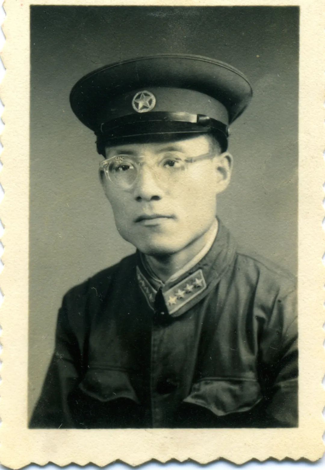 花木丛中人常在——章品镇与辛丰年