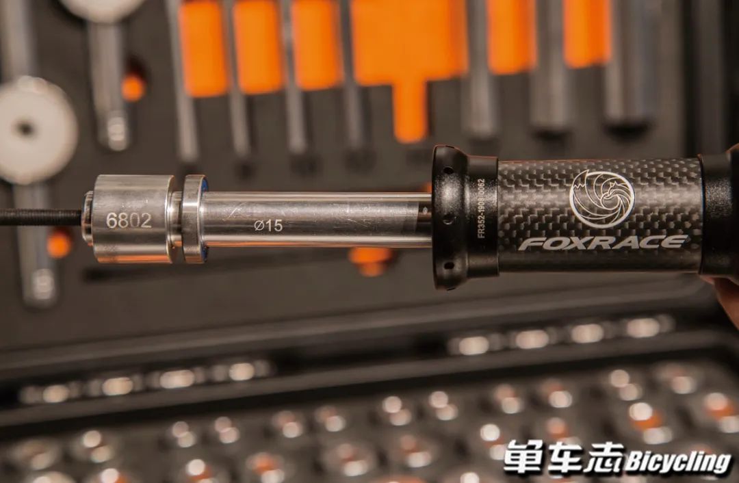 久裕培林花鼓塔基的拆卸保养视频,公路自行车培林花鼓保养