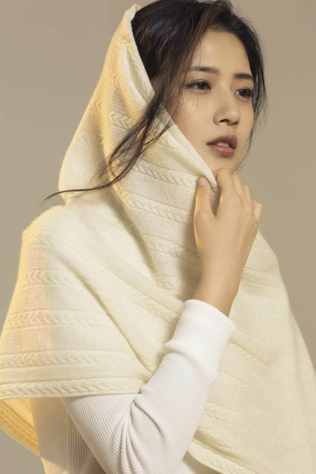 嫵WOO|诠释优雅气质，织就颈间风情