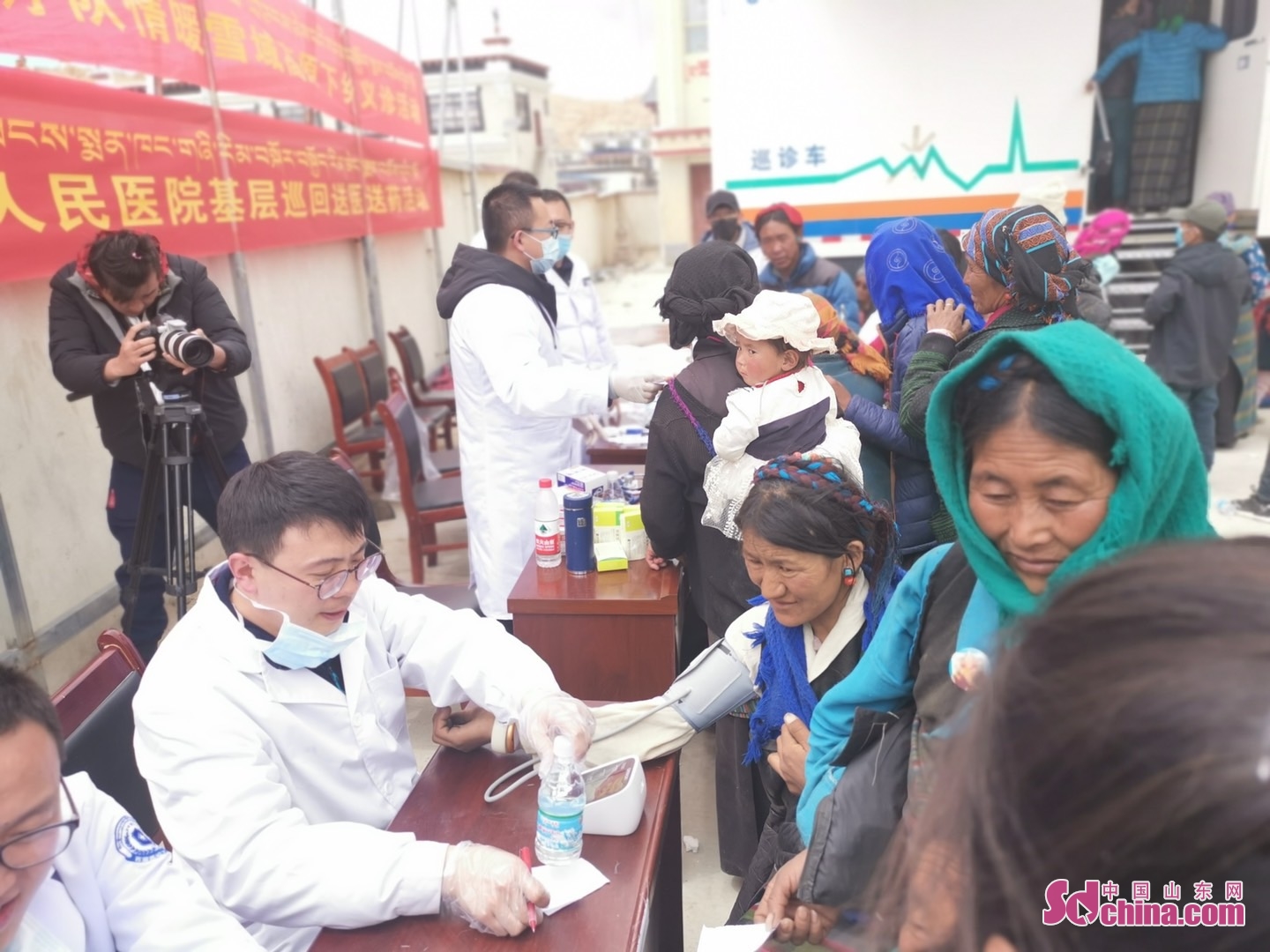 医师节让我们一起走进医生,医师节医者仁心医路前行