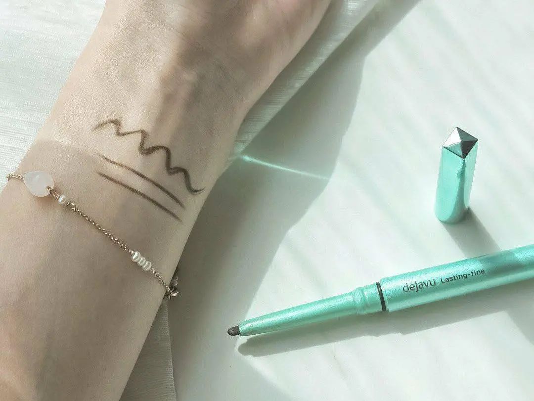 怎么画无瑕底妆专业化妆师,怎么画明星化妆师的底妆