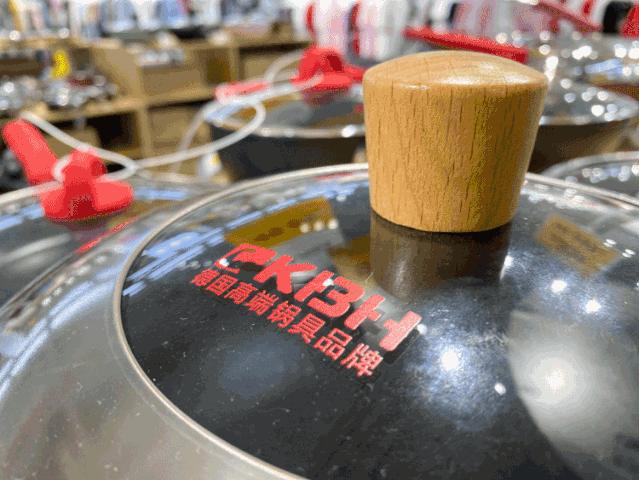 上海荟品仓阿迪达斯男款跑鞋,荟品仓城市奥莱青浦店nike