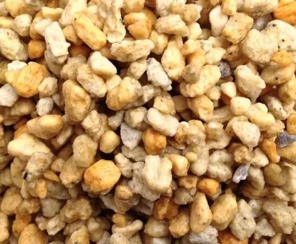 据说最为齐全的30种多肉常用土壤的资料及20种配土方案,不会配土的可以做个参考