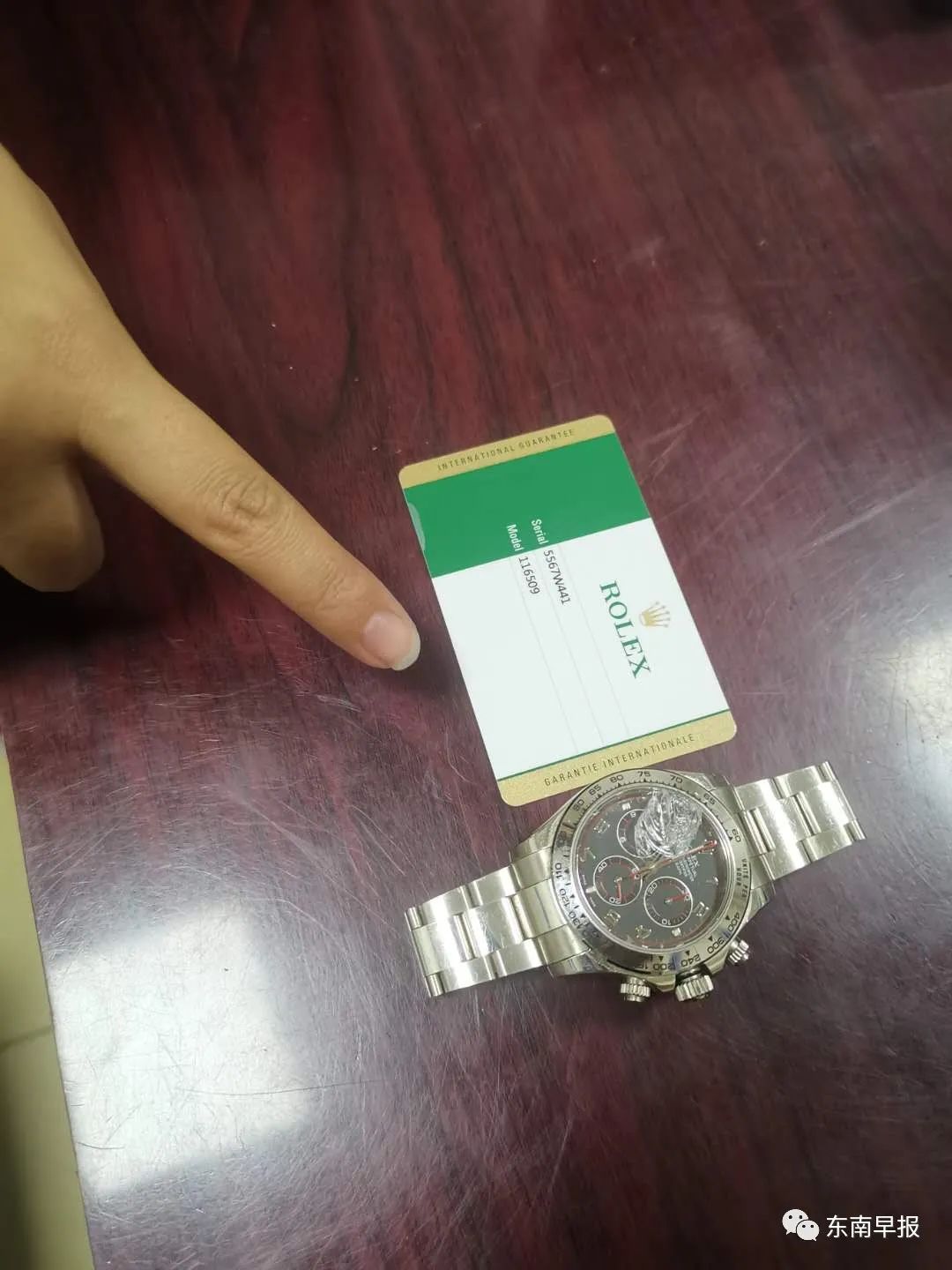 女子偷走男士劳力士手表事件,女子偷换劳力士手表