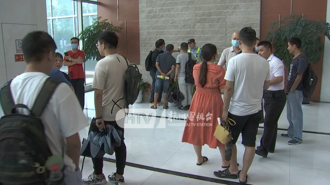 付了一年房租中介跑了,付了一年房租有两个月不住