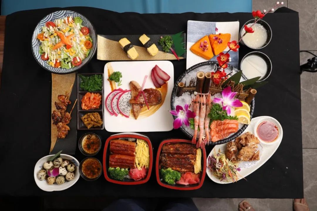 搞大事！这个购物中心用一张卡就能吃遍