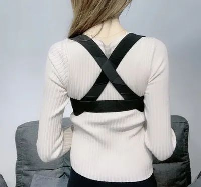 驼背平时自己注意可以改善吗,驼背如何矫正自己的气质