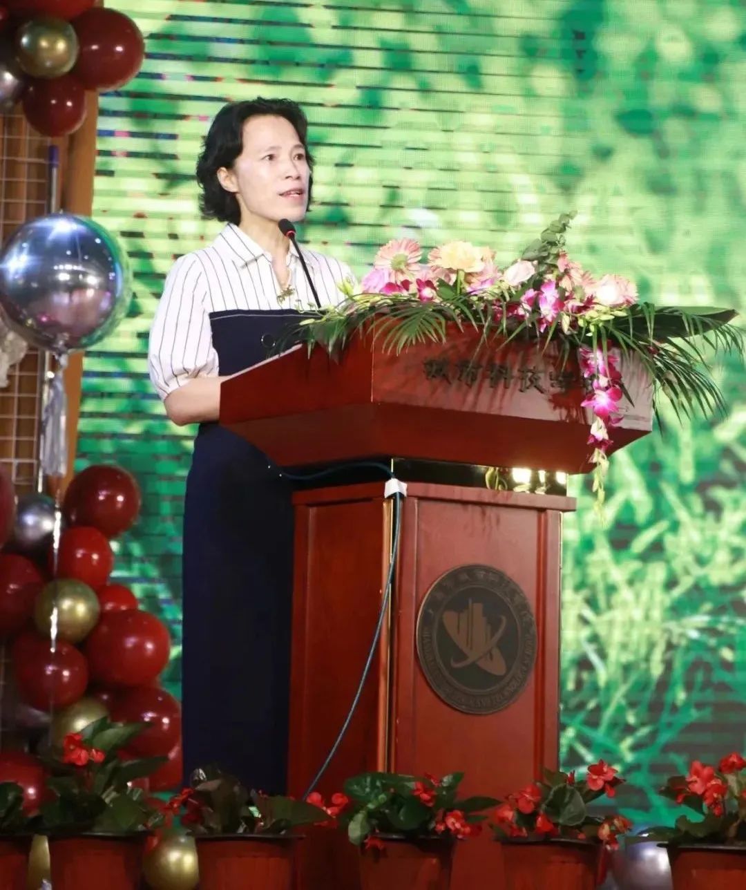 松江这些优秀教师获表彰!有你认识的吗?为他们点赞!