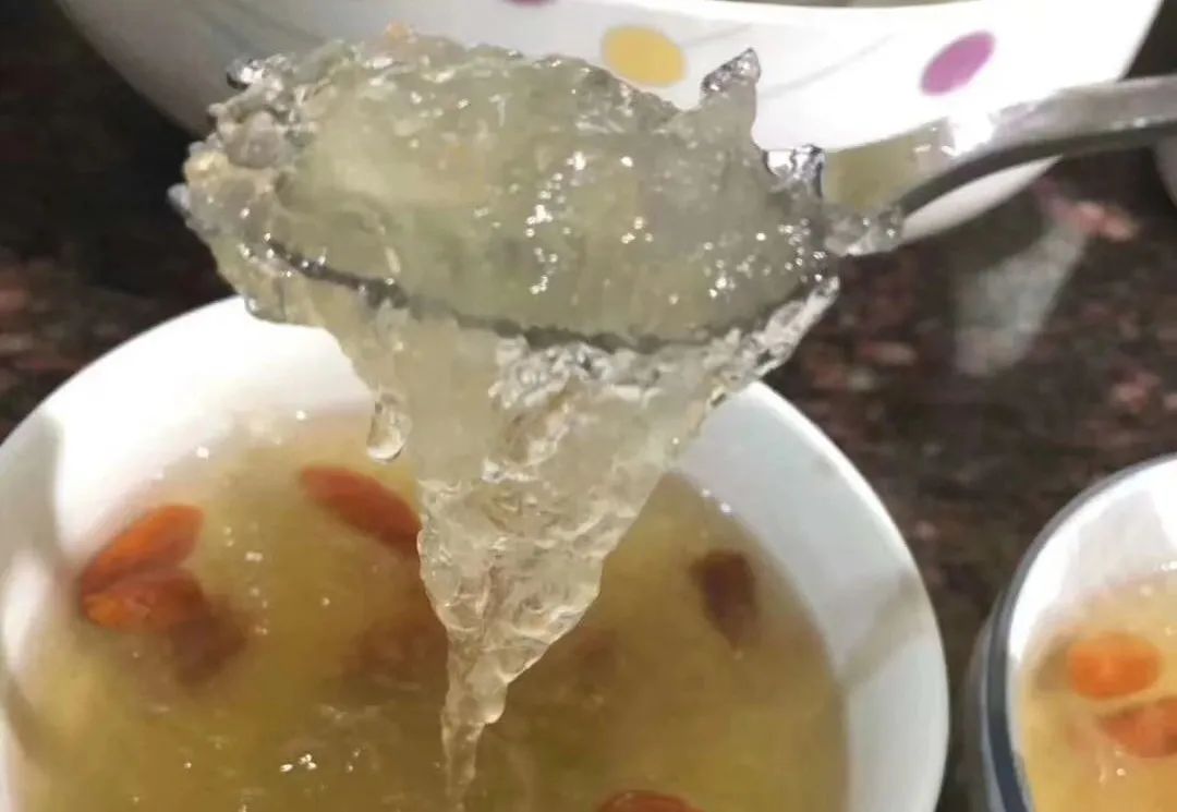 【专家在身边】妈妈的“好意”，却让六岁女孩直喊胸部疼？避免性早熟，专家的十二字秘诀要记牢