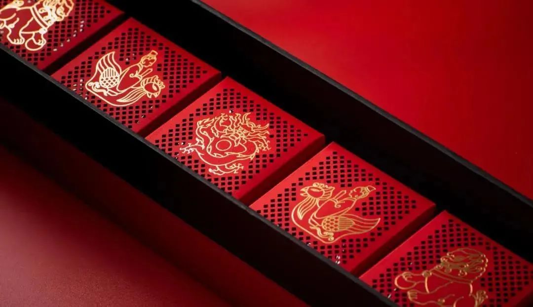 燃到不敢认！国货品牌月饼太美了，连老外都要疯*搞狂**代购