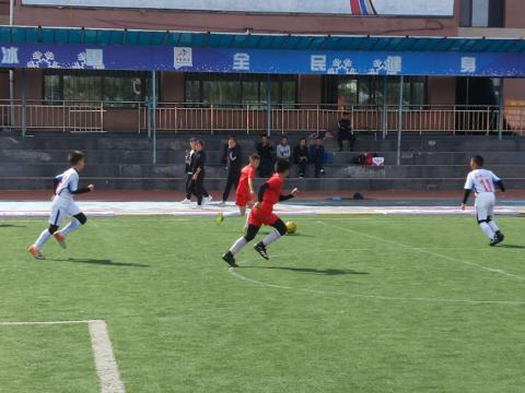 磐石市红旗岭镇第三小学足球队在吉林市校园足球联赛中喜摘桂冠