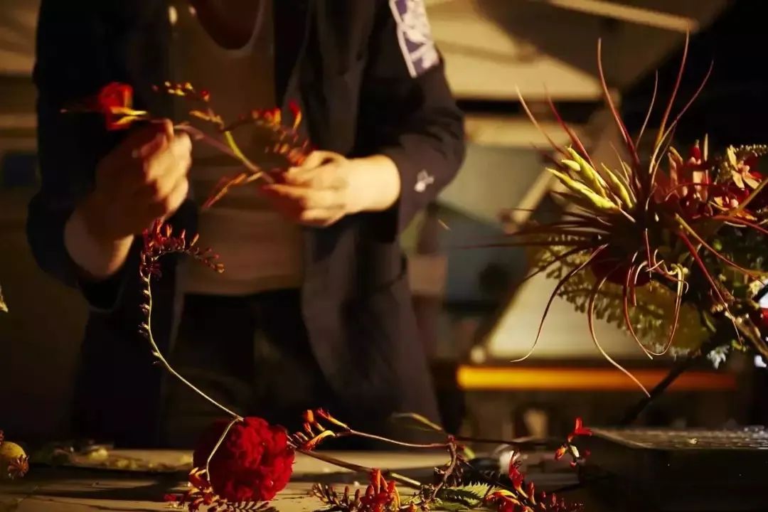 他是日本著名“花花公子”，拈花惹草只为极致的美