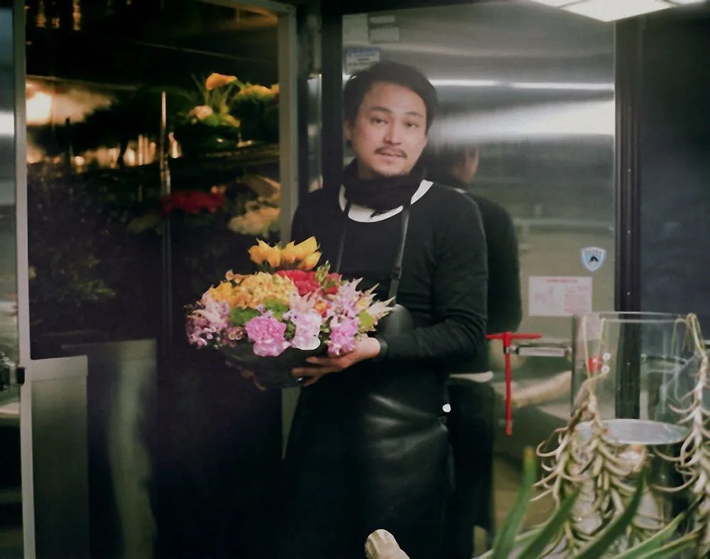 他是日本著名“花花公子”，拈花惹草只为极致的美