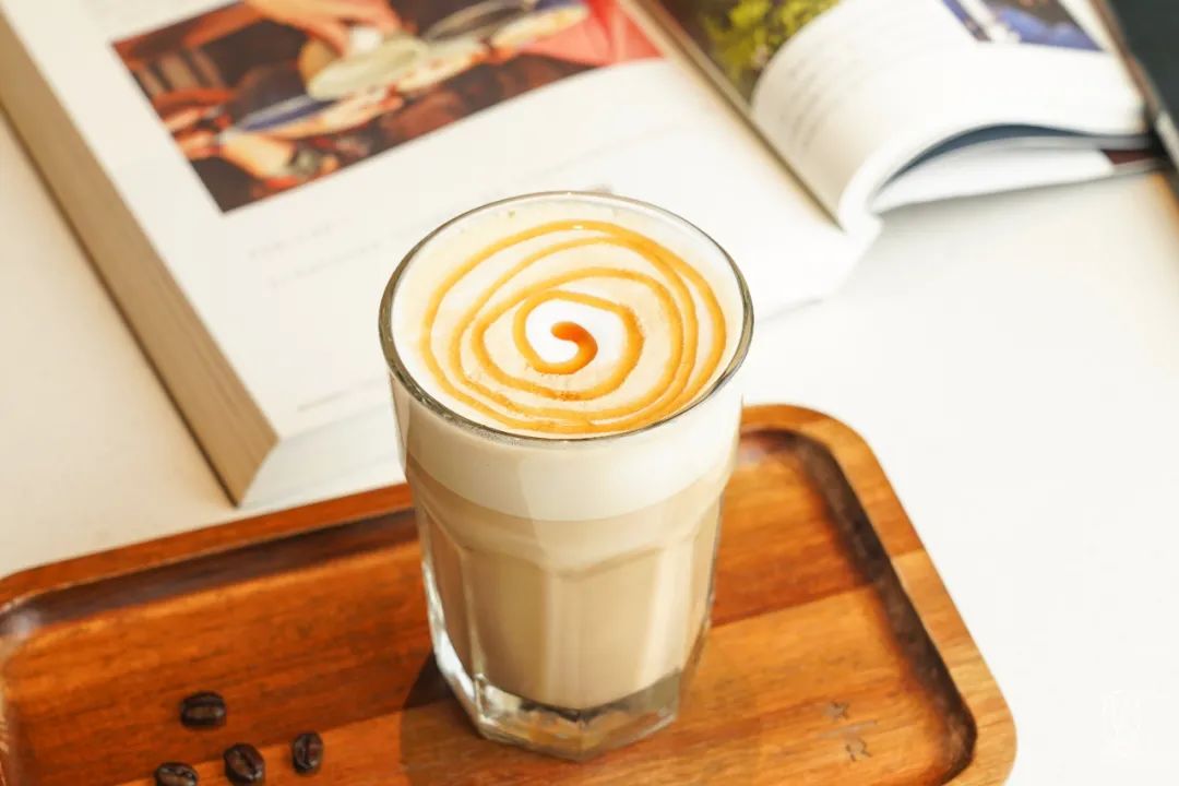 藏在咖啡里的爱意！星巴克用心荟萃饮品全新上市！又带着限定款周年庆杯子来圈粉了