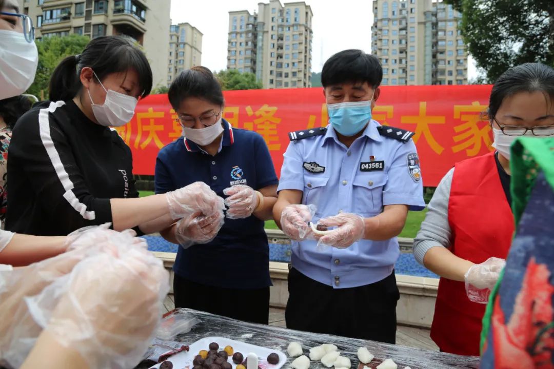 放假前最后一天，看看警察叔叔们都在干啥？