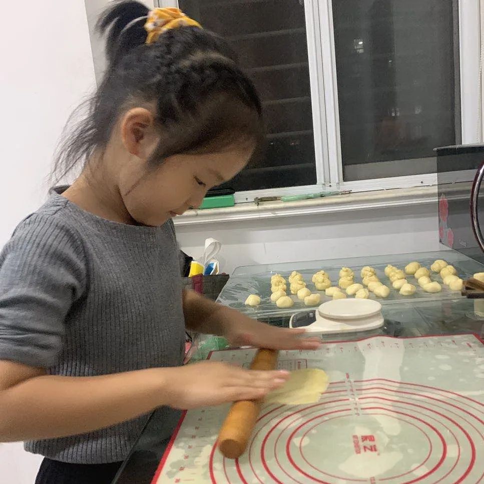 国庆我在岗向国庆献礼,中秋国庆双节我在岗文案