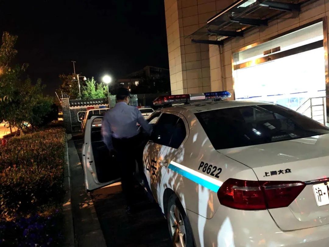 国庆我在岗向国庆献礼,中秋国庆双节我在岗文案