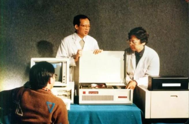 王选为啥离开北大方正,王选1998年10月在北大的演讲视频