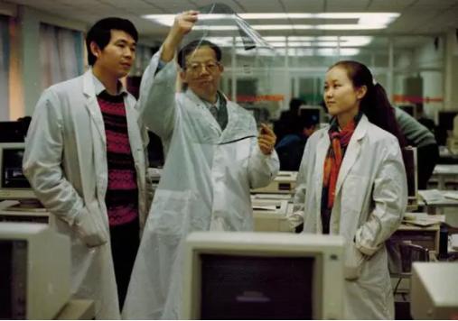 王选为啥离开北大方正,王选1998年10月在北大的演讲视频