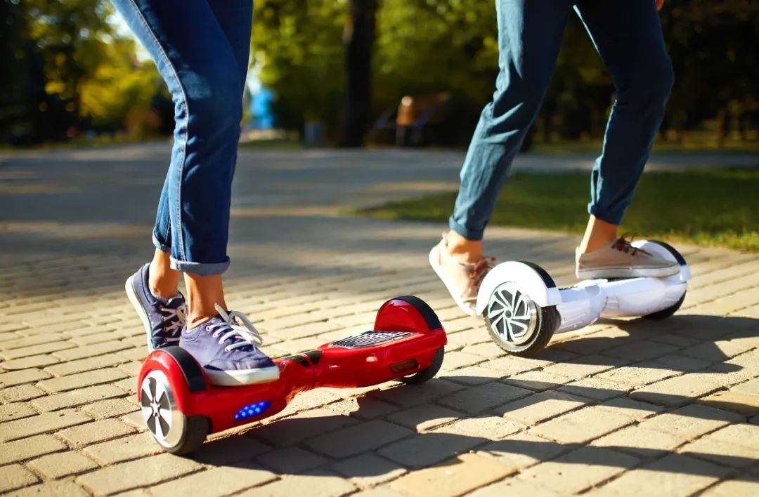 小心被没收！大闸蟹、白酒能带上高铁吗？火车*禁品违**清单来了