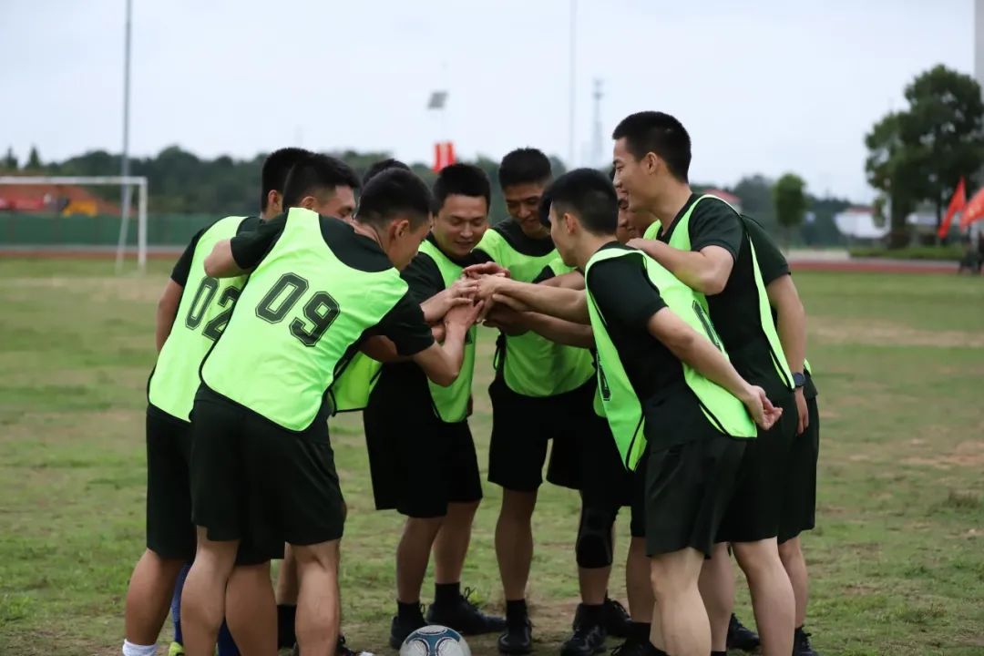 足球场上的兵哥哥,兵哥哥足球比赛