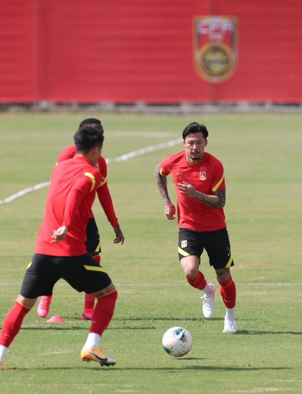 国足足球热身训练10个动作,国足在深圳训练是在哪里集结