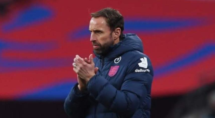 索斯盖特换人引争议,索斯盖特三师兵团