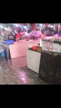 扁桃早上回家发现邻居老王......