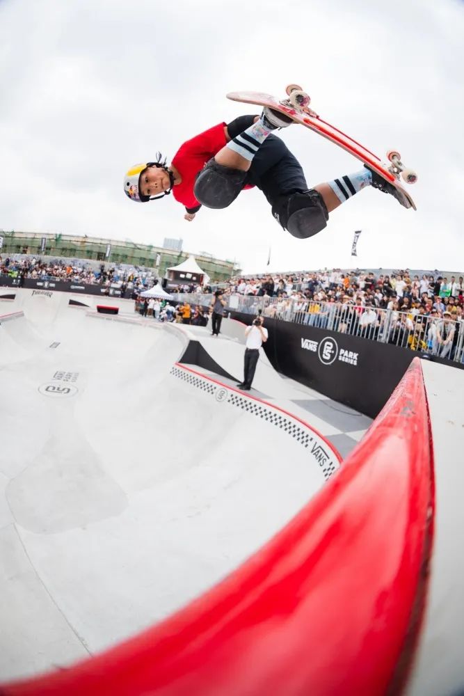 命硬可以不弯腰，但玩碗池得会正确「下跪」