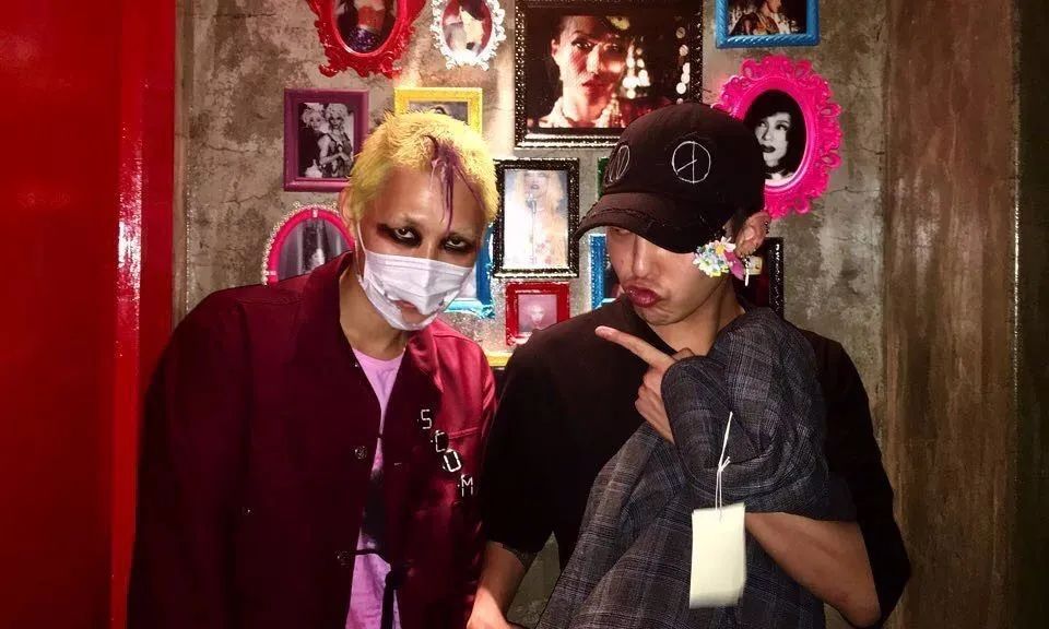 连吴赫都偏爱的「面具」,原来早就成为时装秀场的常客