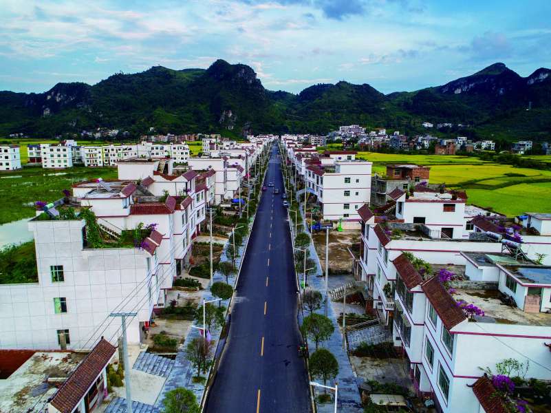 民族团结一家亲同奔小康,民族团结一家亲党的光辉照我心