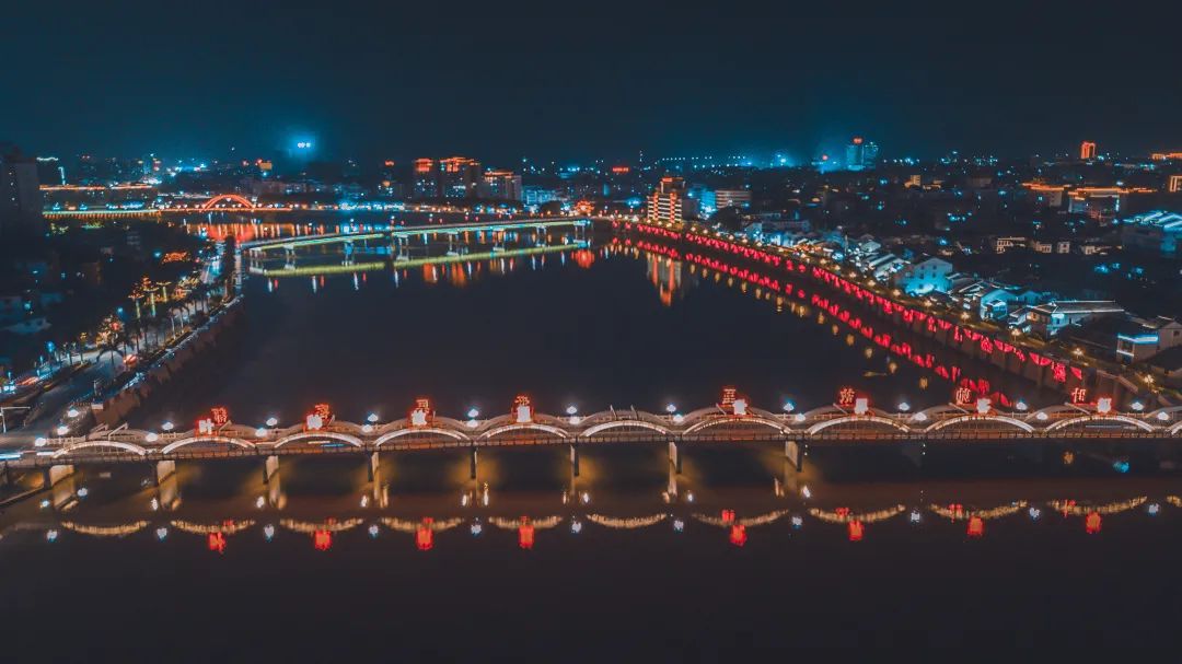 这座绝色山城，藏了一个烟火人间！