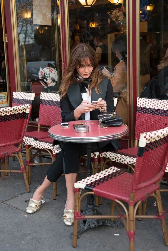 买了很多鞋子,买了那么多鞋子穿不过来