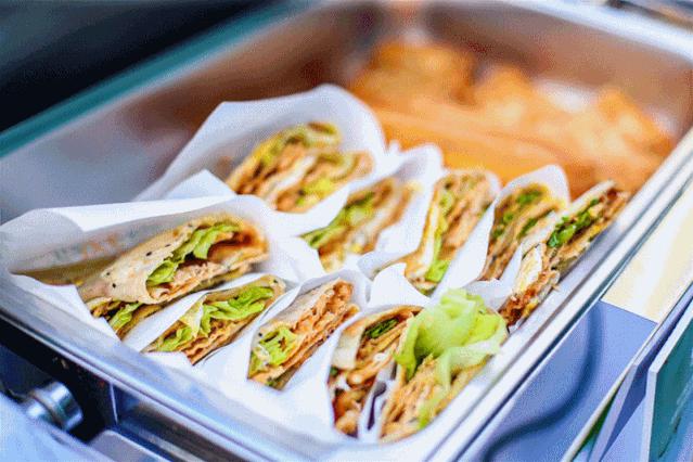 羡慕!静安首辆流动餐车开到这里↑↑↑美食多到挑花眼,还有人人都想要的功能……