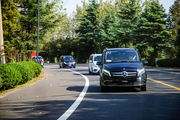 进口奔驰v级驾驶体验,奔驰v级四驱试驾视频