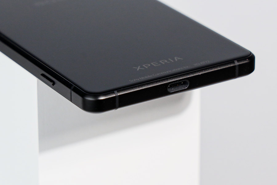 索尼xperia1iii对比苹果13promax,外观与索尼xperia1iv相似的手机