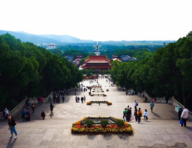 烟雨入江南山水如墨染下一句,烟雨入江南山水如墨染出自哪首歌