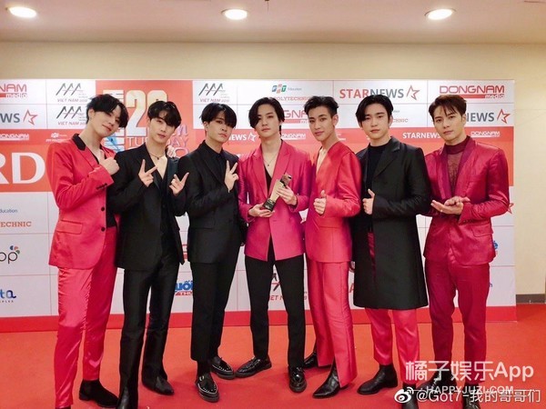 娱乐圈土味审美大赏！渔网袜透明雨衣蕾丝内衬，求双没看过的眼睛