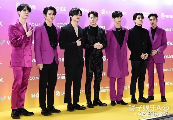 娱乐圈土味审美大赏！渔网袜透明雨衣蕾丝内衬，求双没看过的眼睛