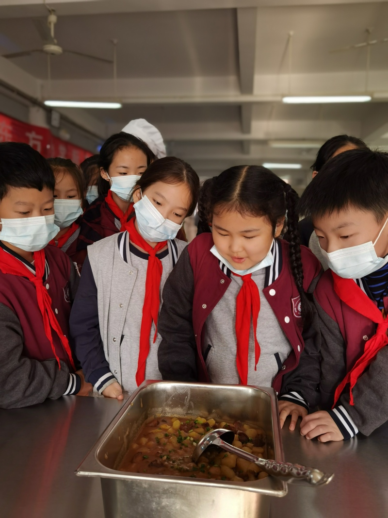小学厨艺大比拼活动,思源实验小学厨艺大赛