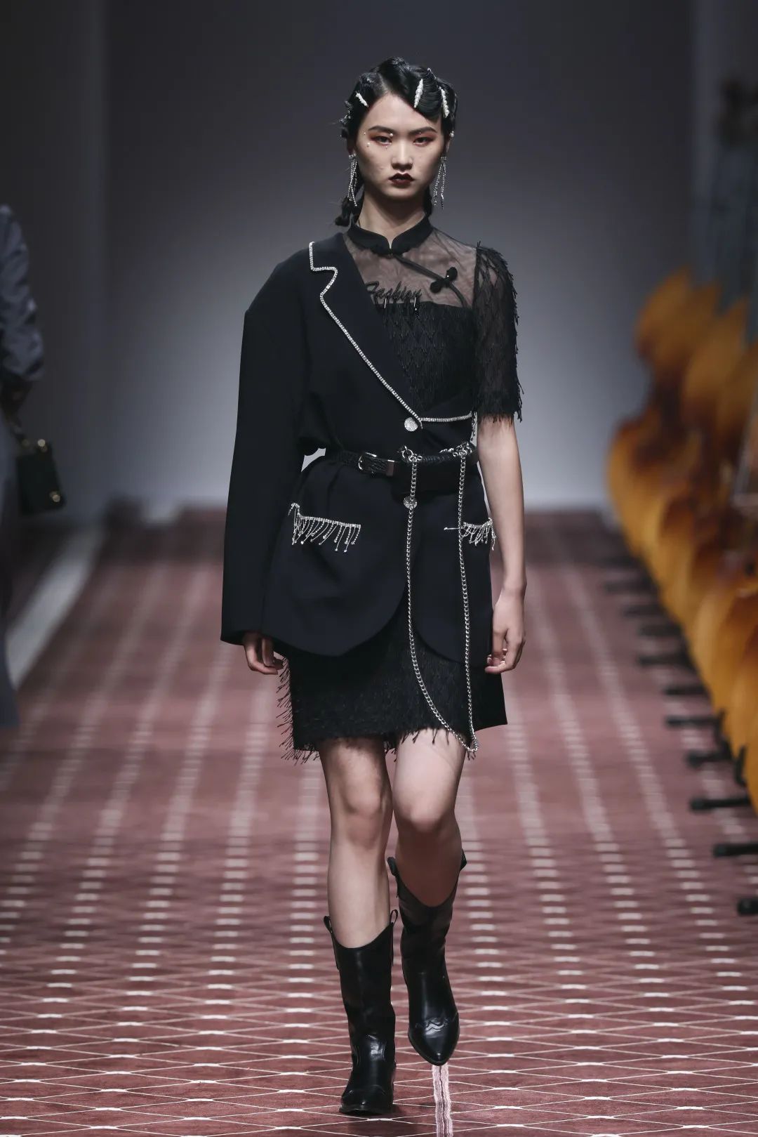 2023秋冬上海时装周秀场设计,2020春夏上海时装周展会分析
