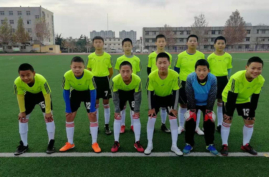 泰山足球小将丨初中组新泰教体队少赛1场，仍高居B组榜首