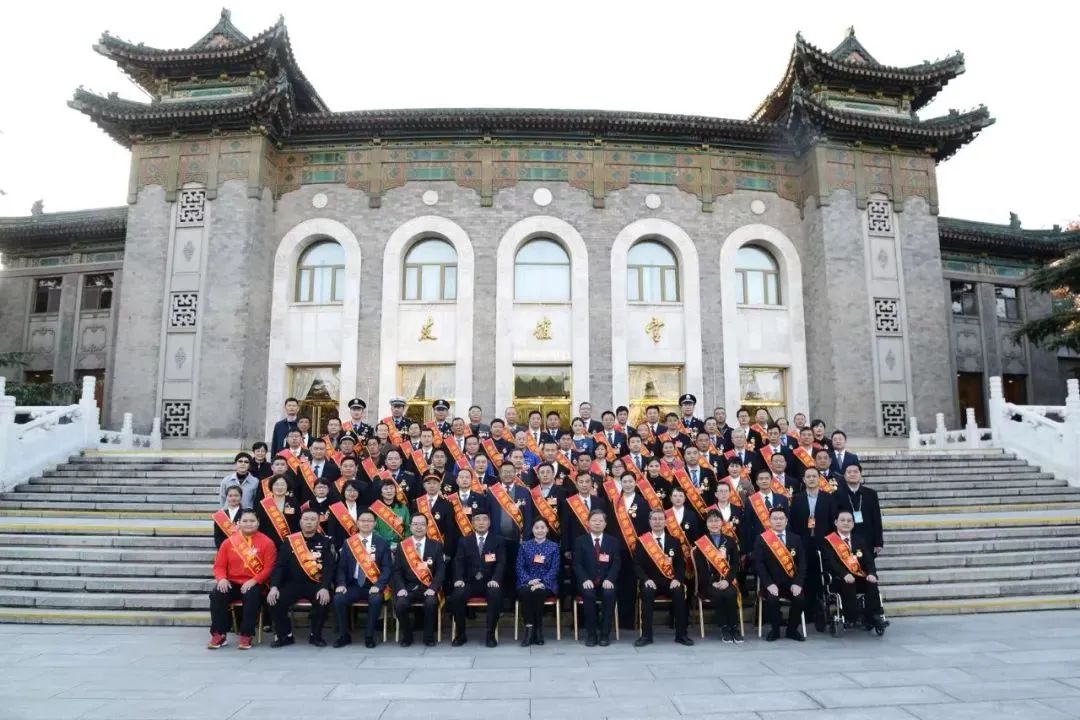 热烈祝贺！雨山区的她，从人民大会堂载誉归来！