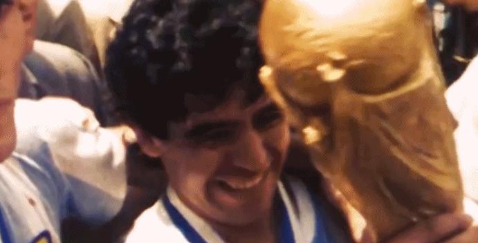 各个球队纪念马拉多纳,球迷致敬球王的视频