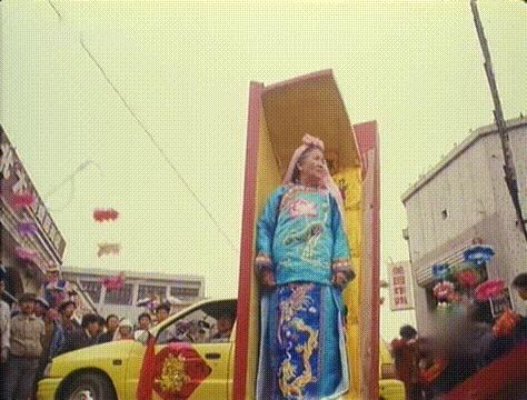 令人一笑解千愁的,是这个光头